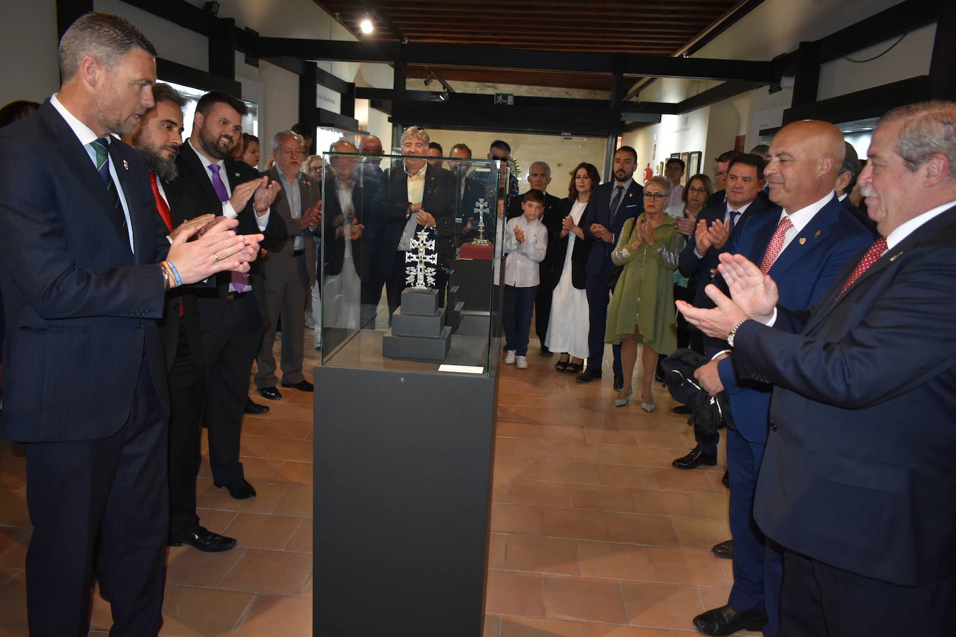 La cruz de plata del siglo XVII ya se exhibe en unas de las dependencias del Museo de Arte Sacro.