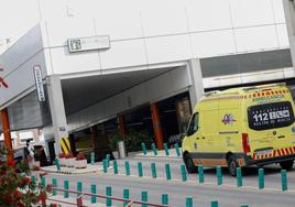 Entrada de urgencias del hopital Morales Meseguer.