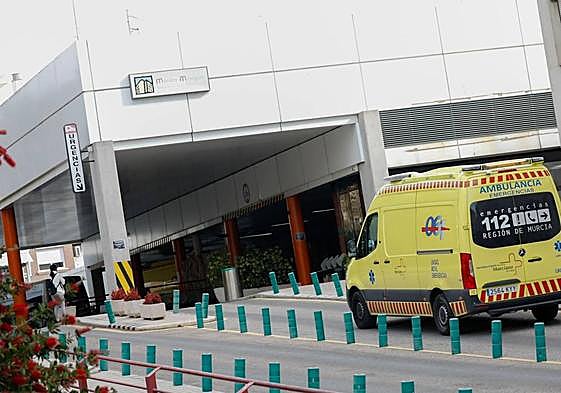Entrada de urgencias del hopital Morales Meseguer.