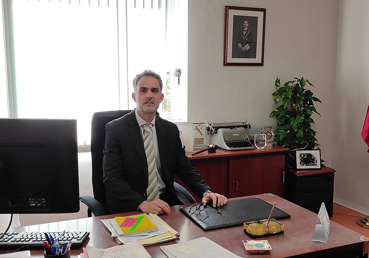 El magistrado Raúl Sánchez Conesa, en su juzgado de Cartagena.