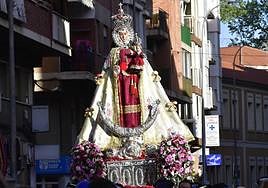 La Virgen de la Fuensanta en la subida al santuario este martes.