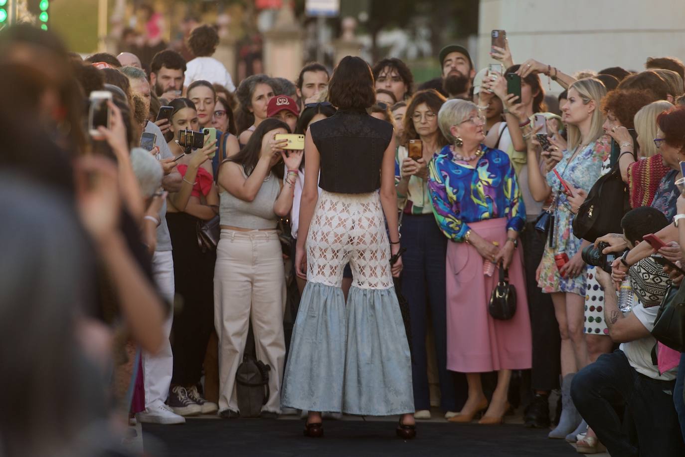 El desfile de África Hernández en Los Molinos del Río, en imágenes