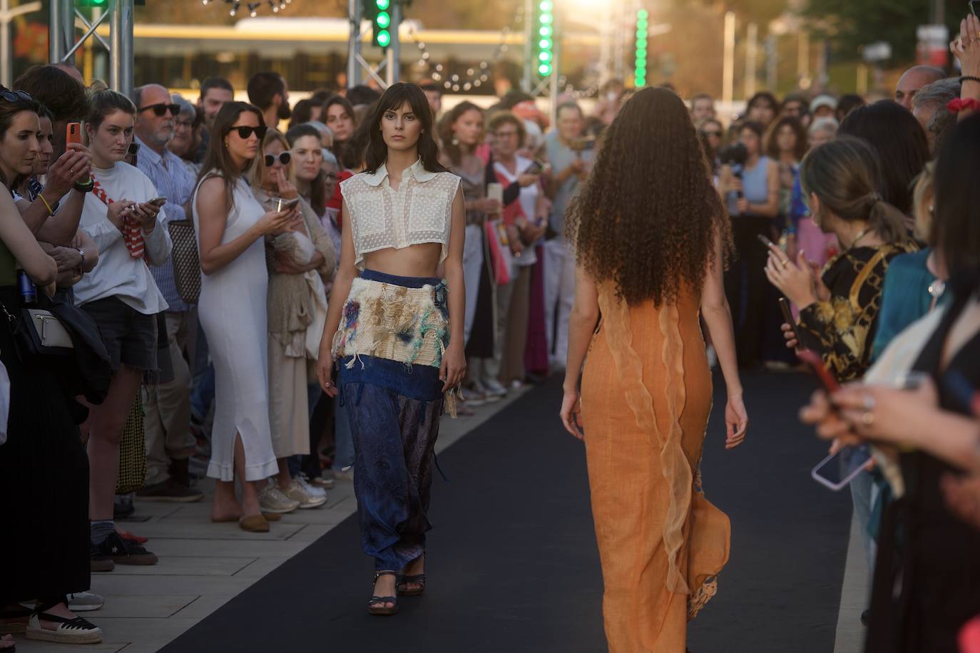 El desfile de África Hernández en Los Molinos del Río, en imágenes