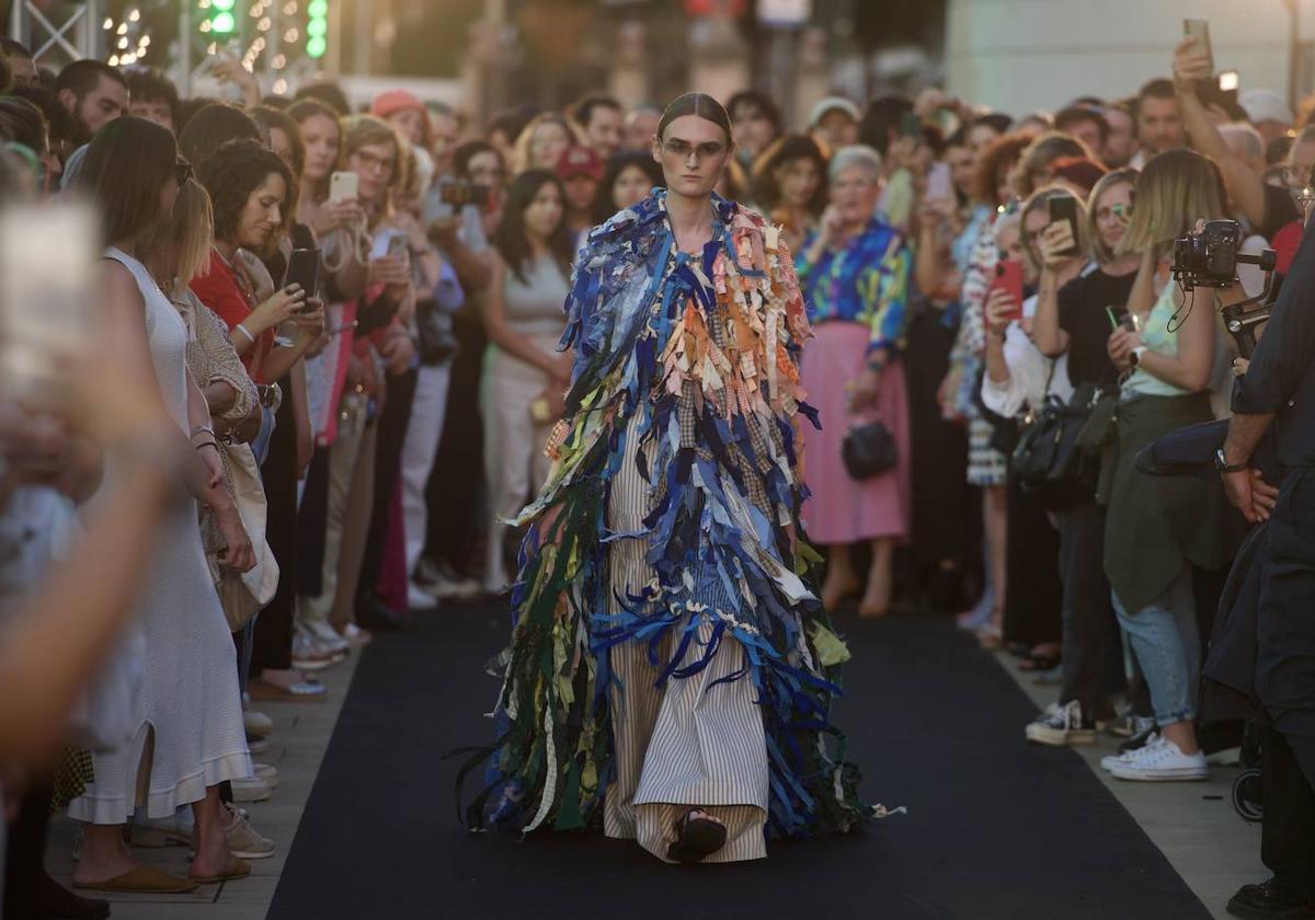 El desfile de África Hernández en Los Molinos del Río, en imágenes