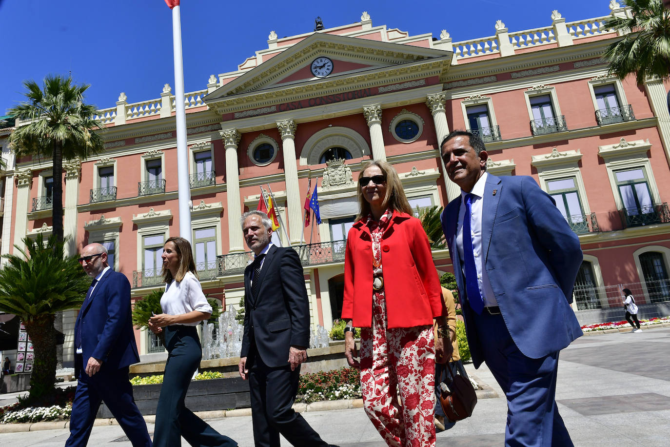 La visita de la Infanta Elena a Murcia, en imágenes