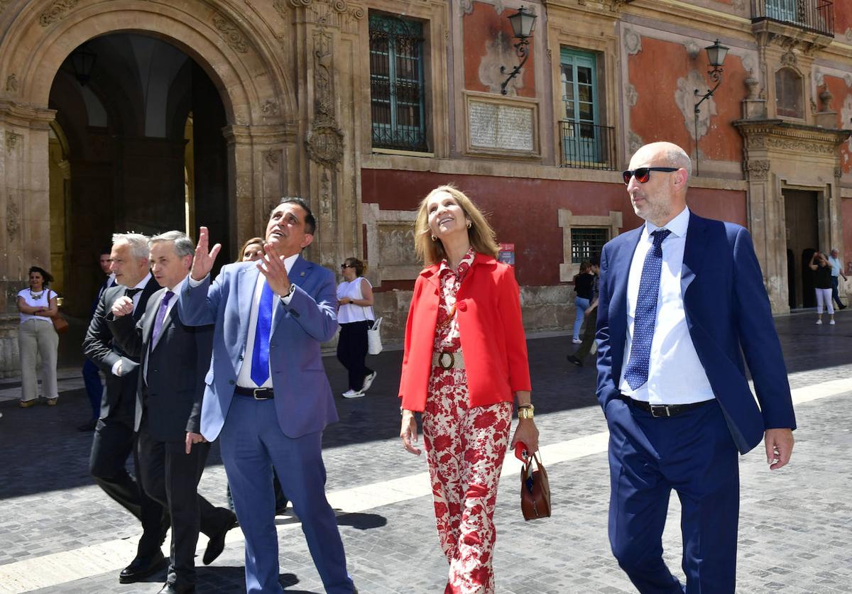 La visita de la Infanta Elena a Murcia, en imágenes