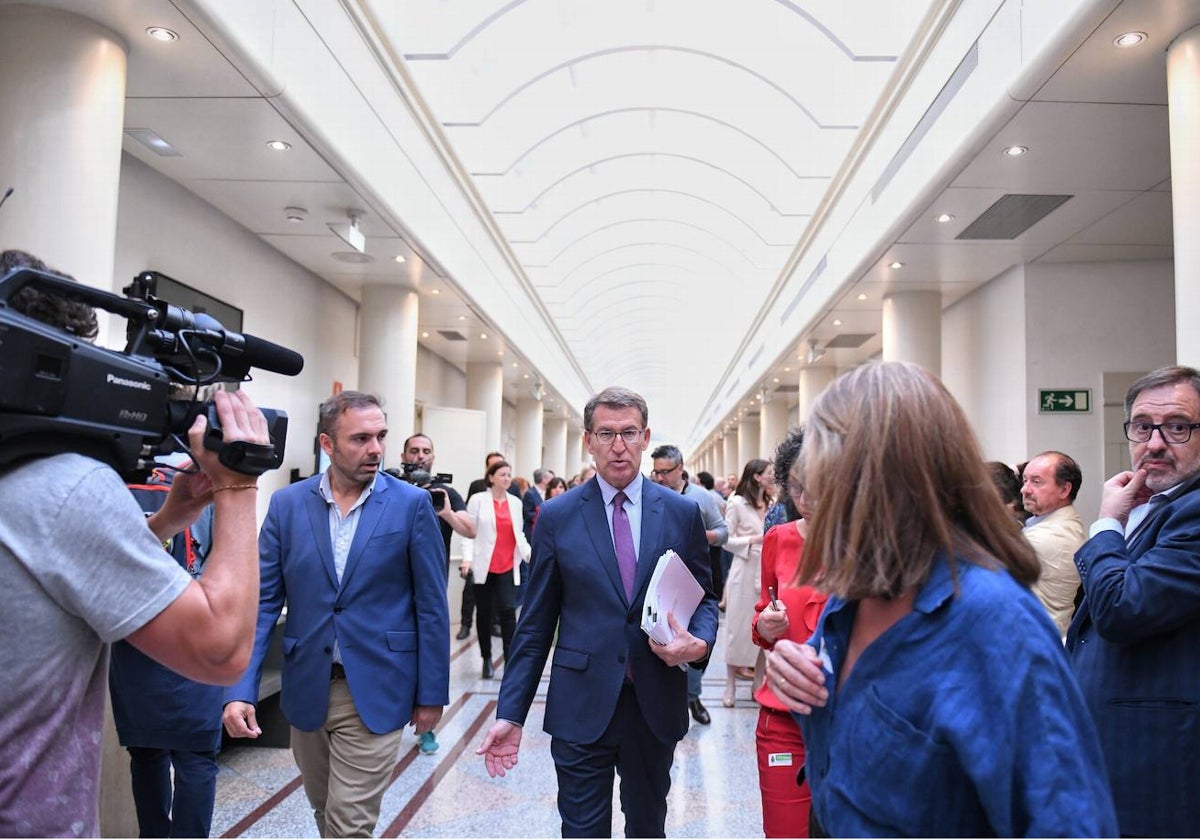 Alberto Núñez Feijóo, antes de intervenir el martes en el pleno de Senado.