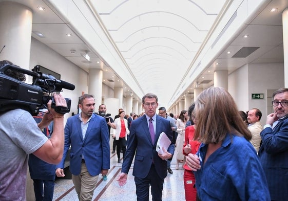 Alberto Núñez Feijóo, antes de intervenir el martes en el pleno de Senado.