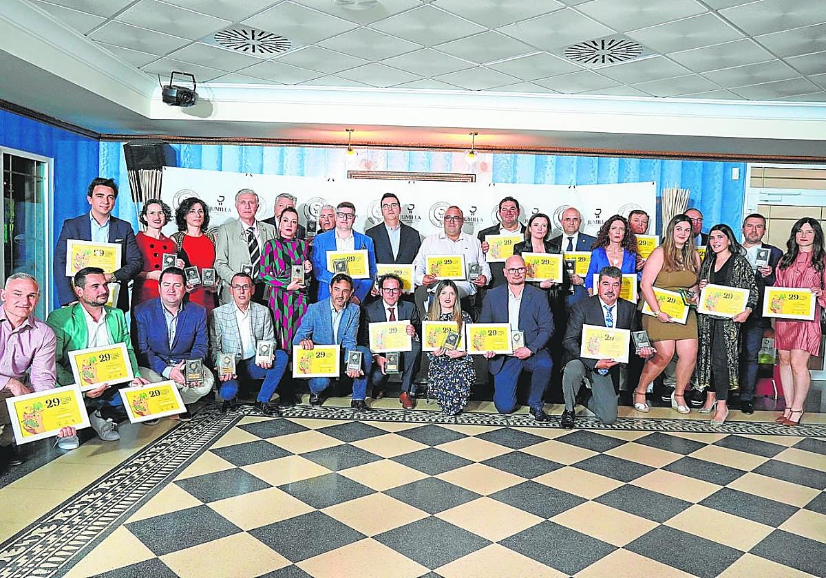 Foto de familia con todos los premiados al término de la gala.