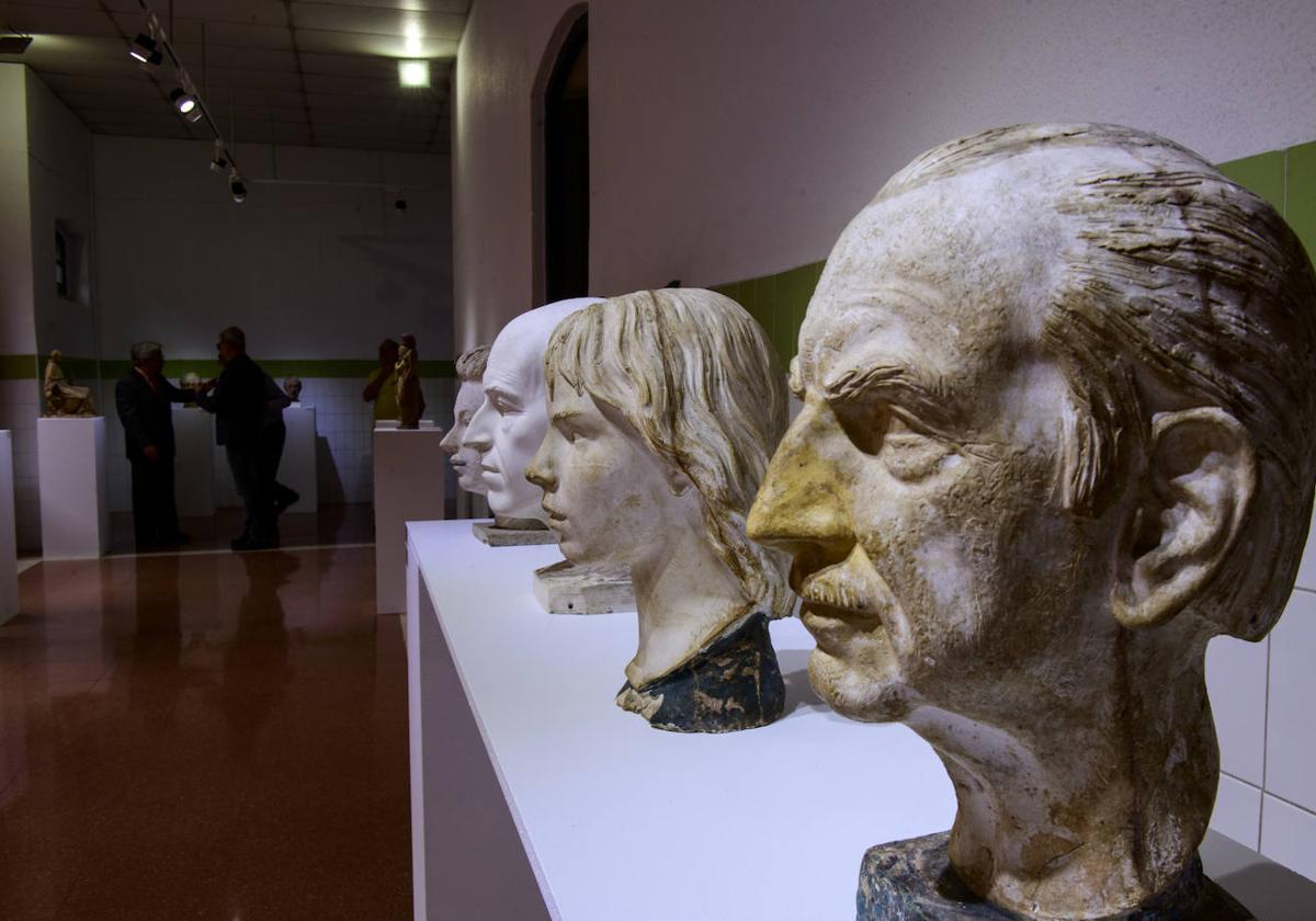 Las imágenes de la exposición &#039;El taller del maestro Juan González Moreno&#039;