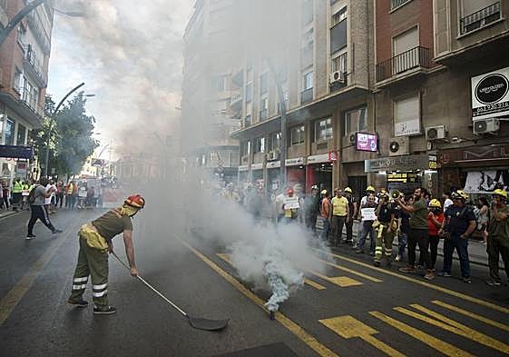 Protesta de bomberos y ambulancias en Murcia