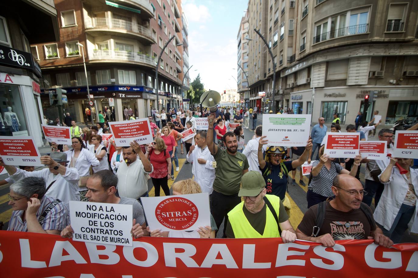 Protesta de bomberos y ambulancias en Murcia