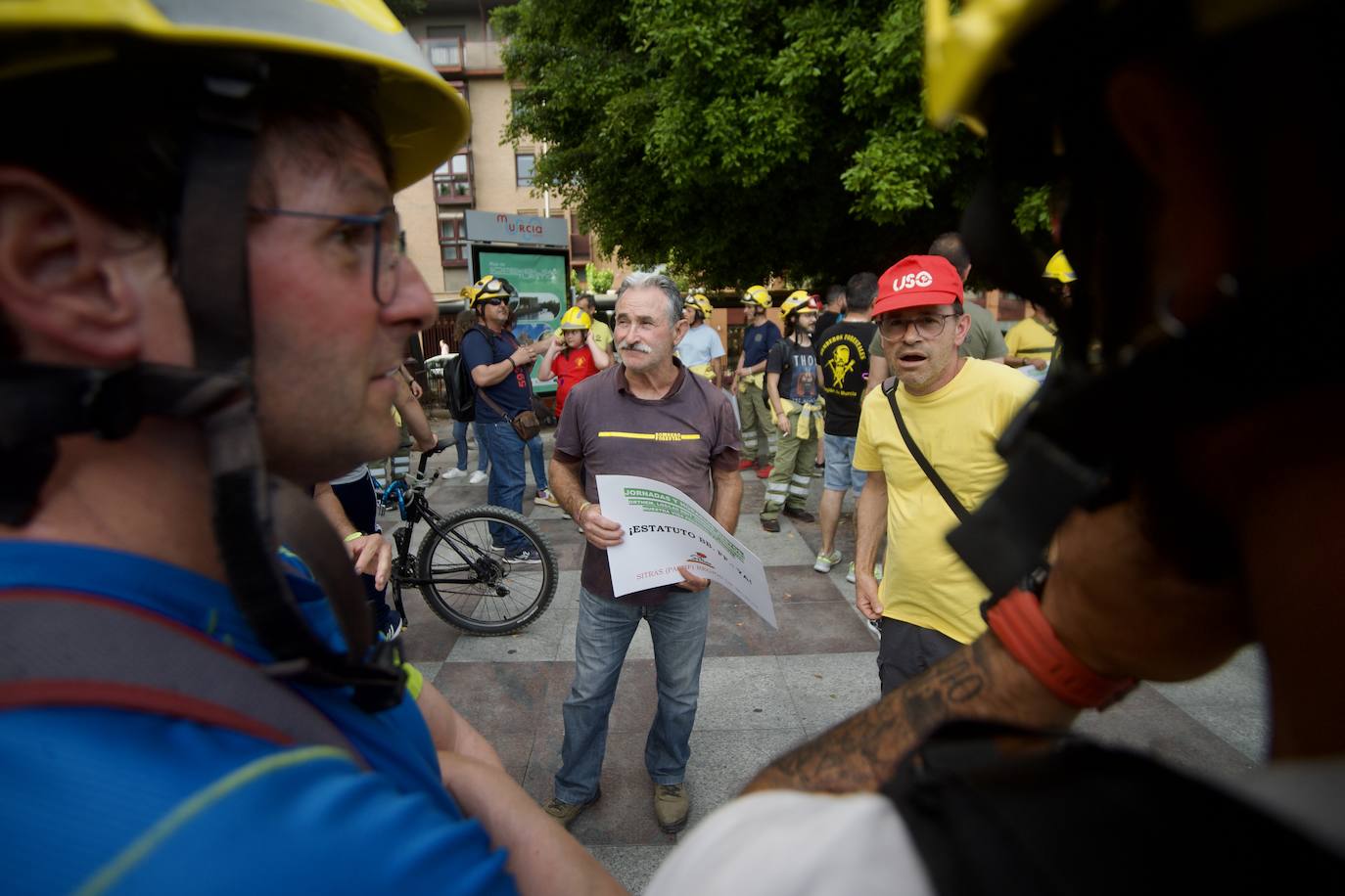 Protesta de bomberos y ambulancias en Murcia