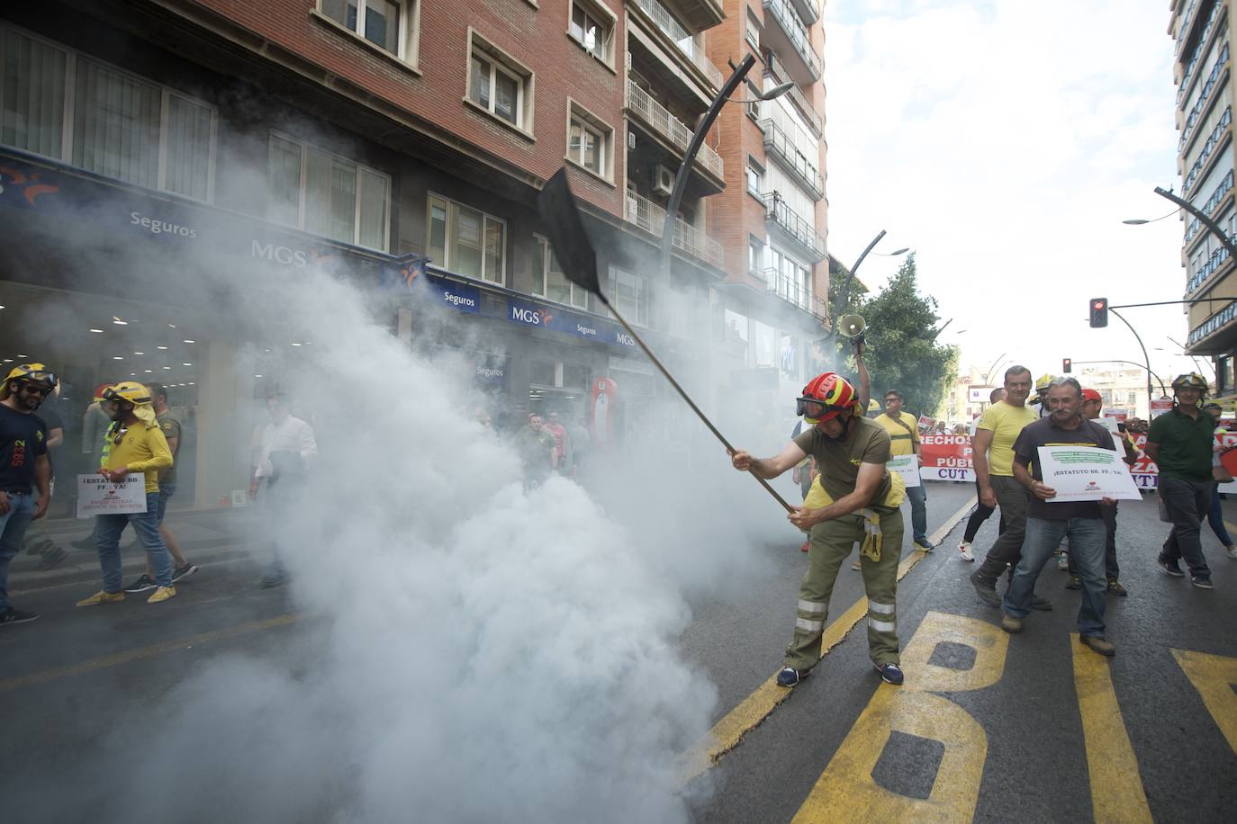 Protesta de bomberos y ambulancias en Murcia