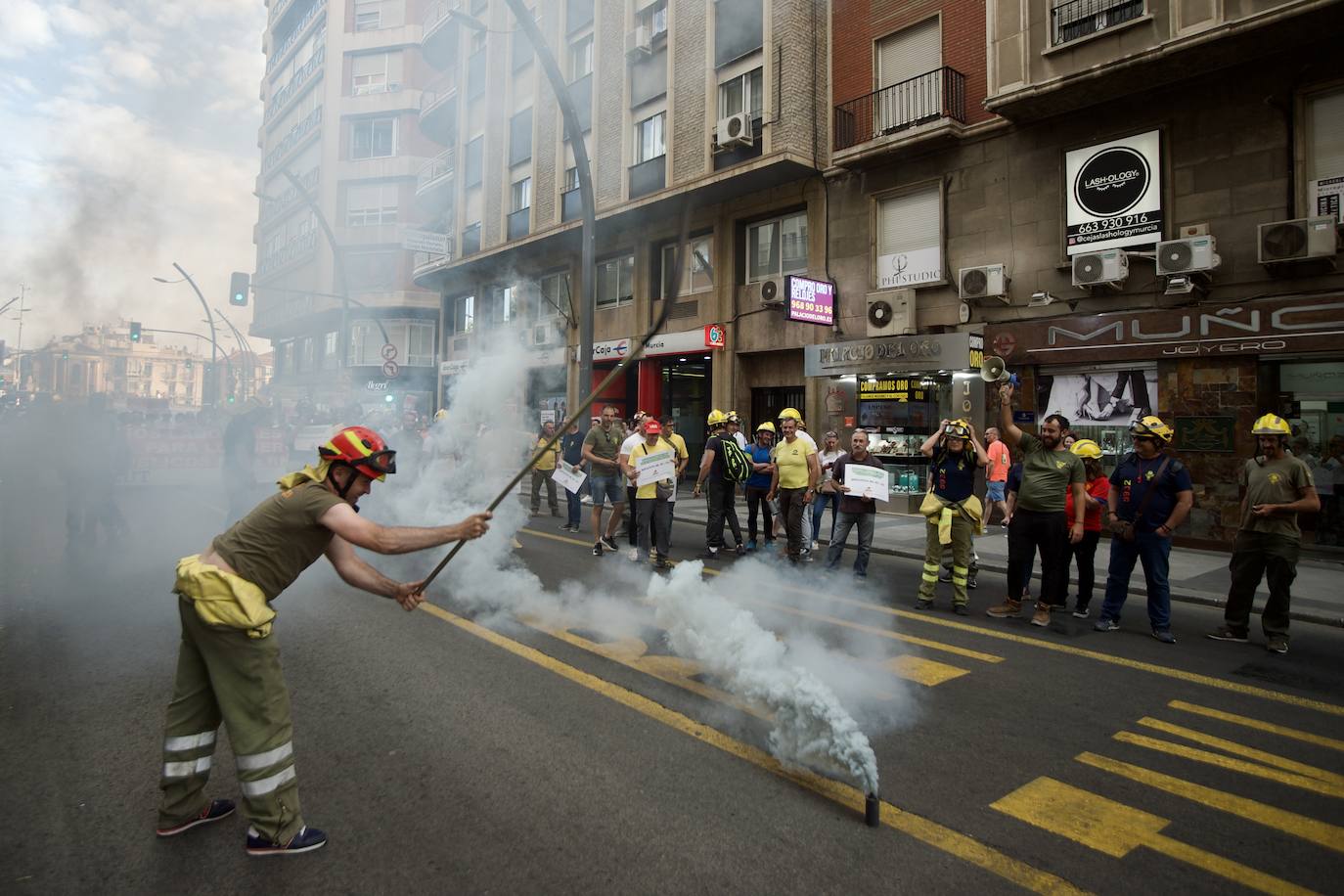 Protesta de bomberos y ambulancias en Murcia