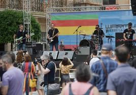 Concierto de The Yellow Melodies en la plaza del Teatro Romea.