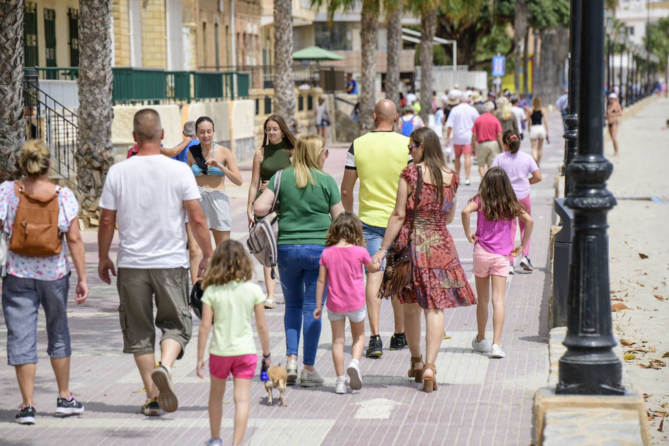 Las Playas De Los Alc Zares Se Llenan De Ba Istas Por Las Altas Temperaturas La Verdad