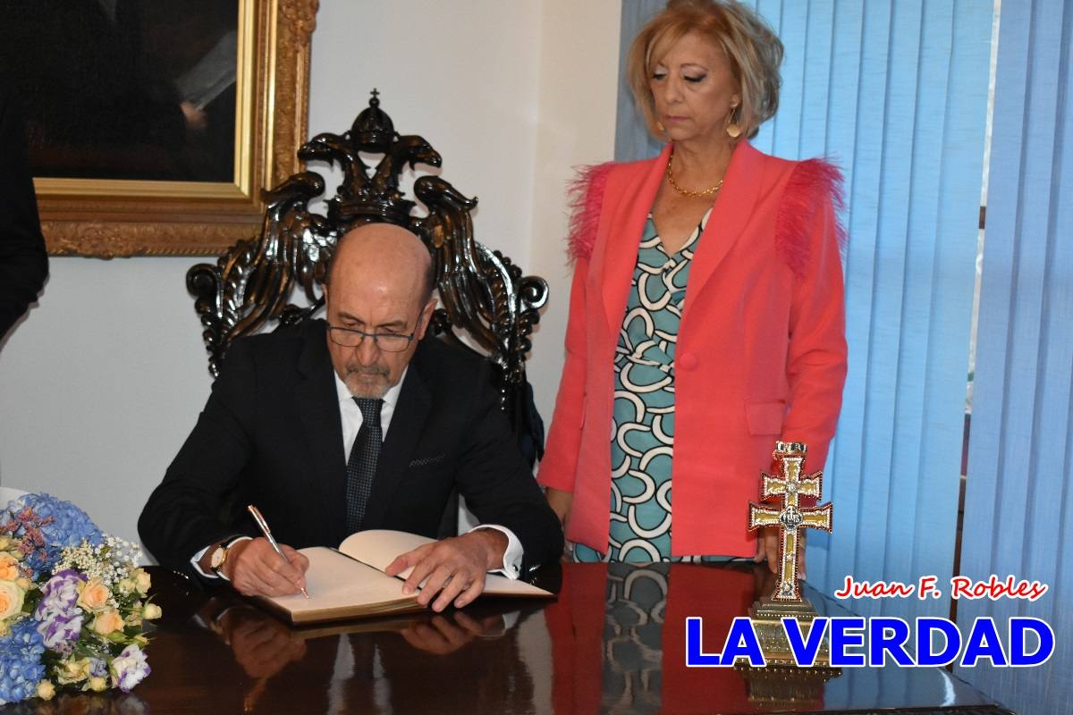 Sánchez Robles invita a vivir con intensidad las Fiestas de la Cruz