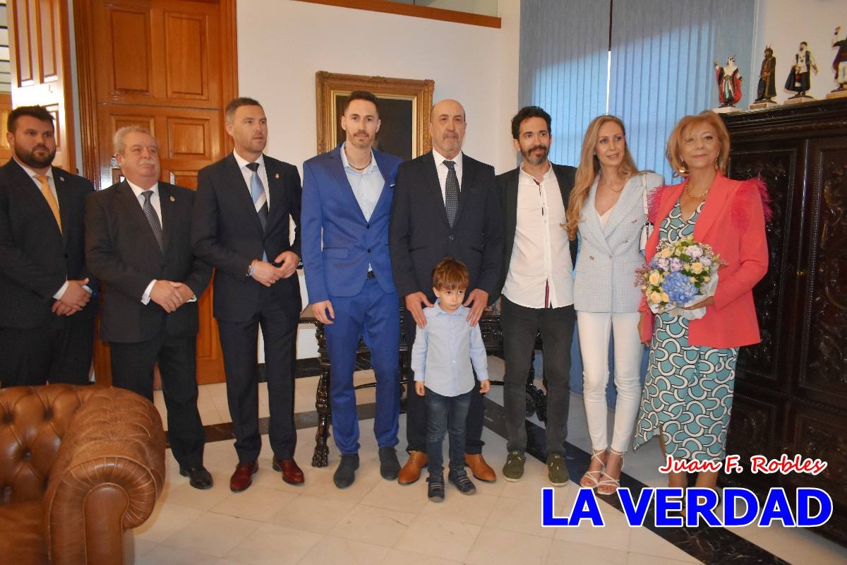 Sánchez Robles invita a vivir con intensidad las Fiestas de la Cruz