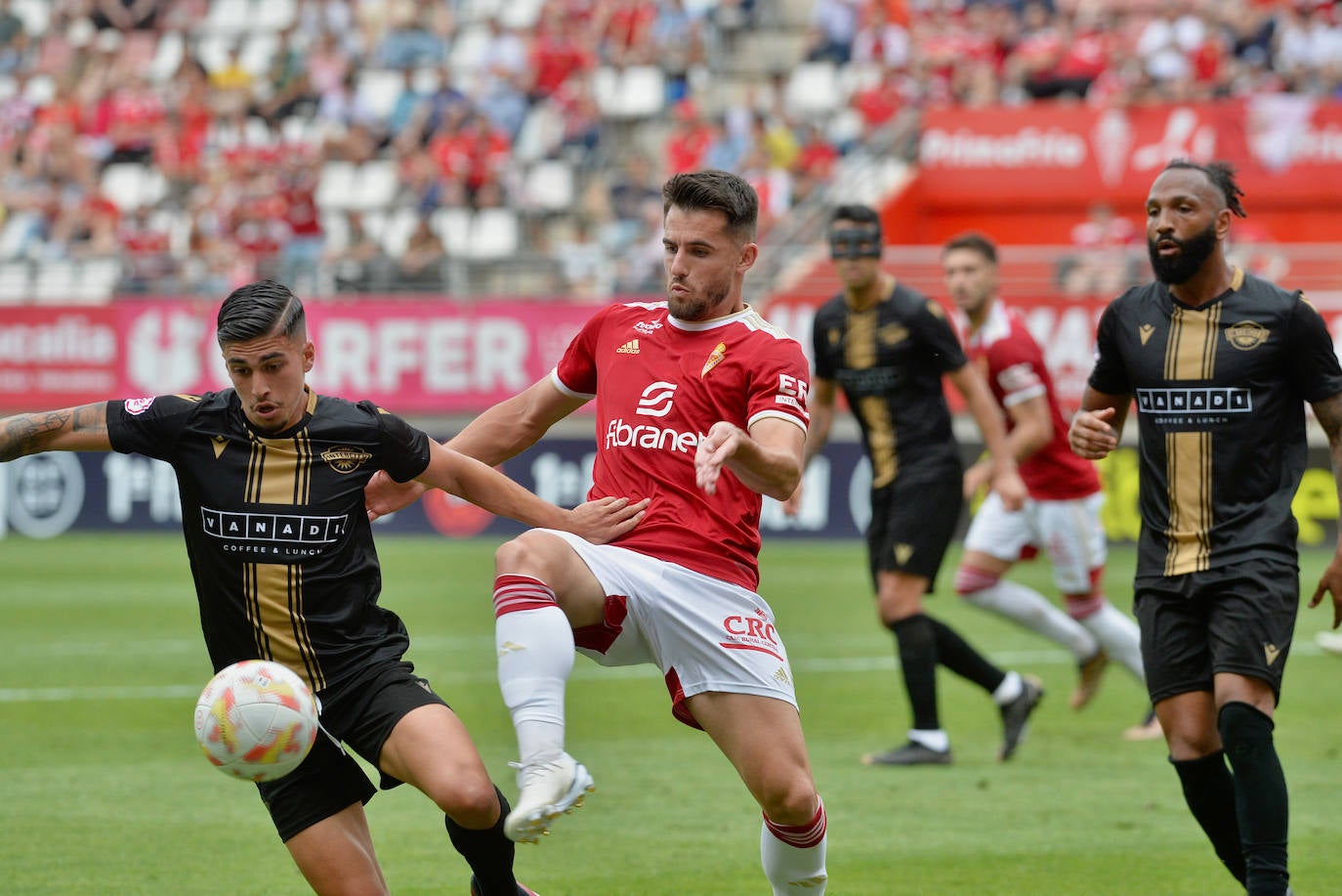 La derrota del Real Murcia frente al Intercity, en imágenes