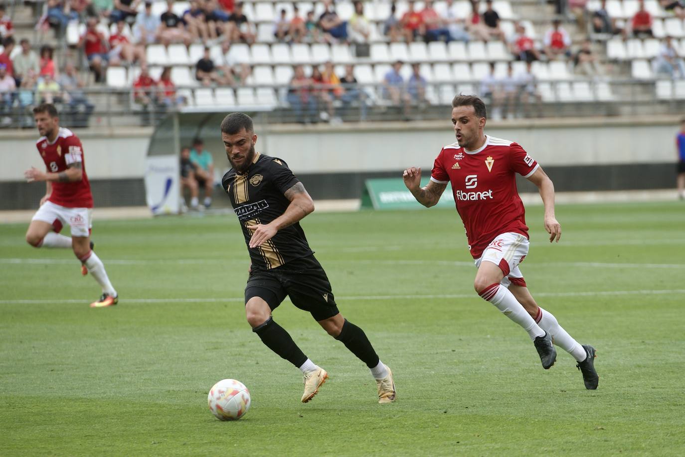 La derrota del Real Murcia frente al Intercity, en imágenes