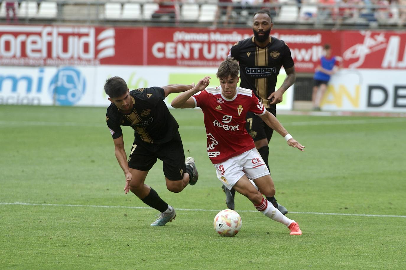 La derrota del Real Murcia frente al Intercity, en imágenes