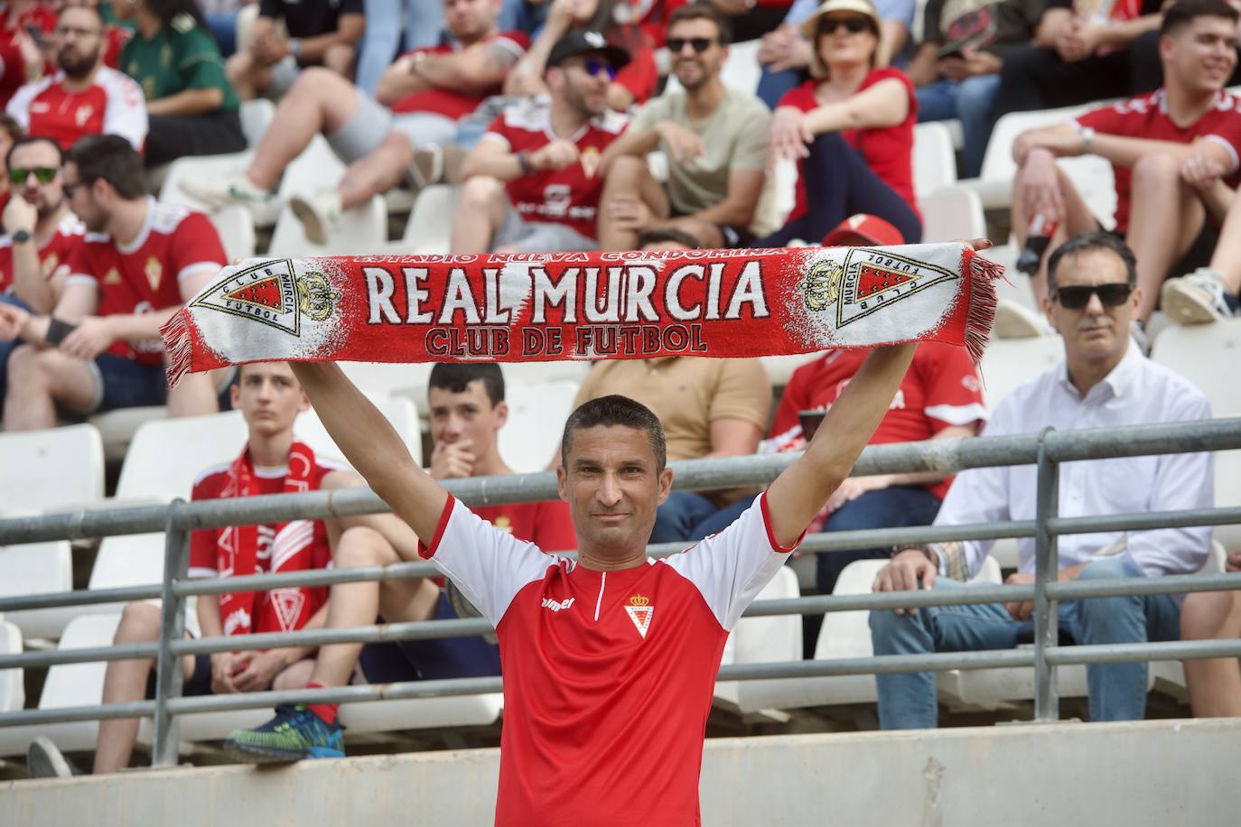 La derrota del Real Murcia frente al Intercity, en imágenes