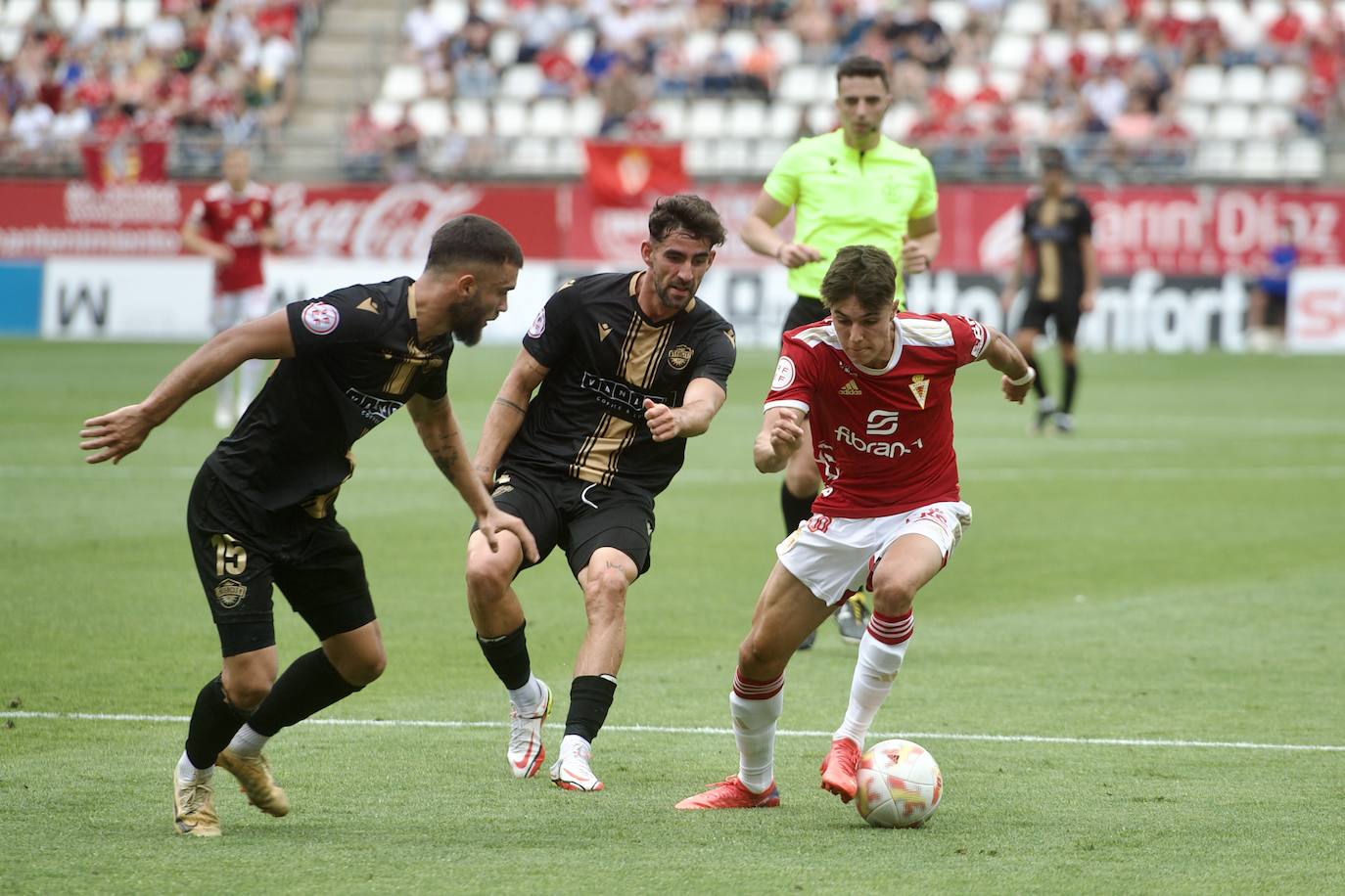 La derrota del Real Murcia frente al Intercity, en imágenes