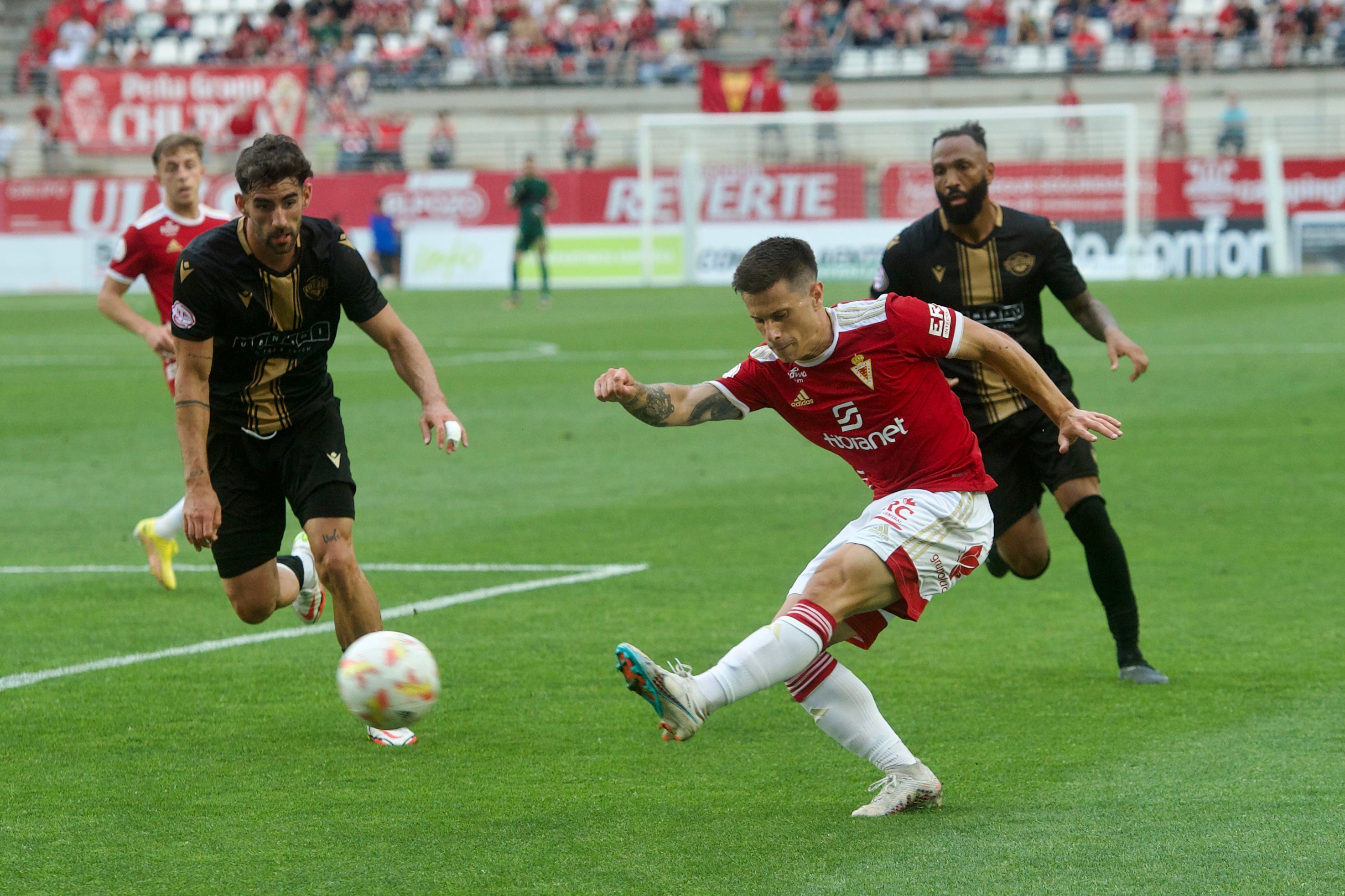 La derrota del Real Murcia frente al Intercity, en imágenes