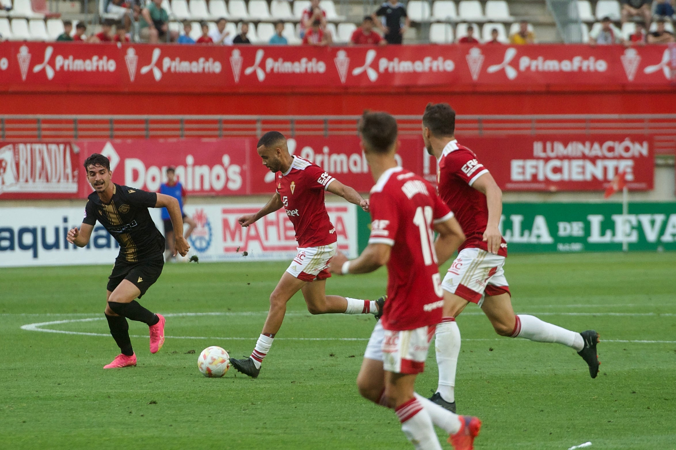 La derrota del Real Murcia frente al Intercity, en imágenes