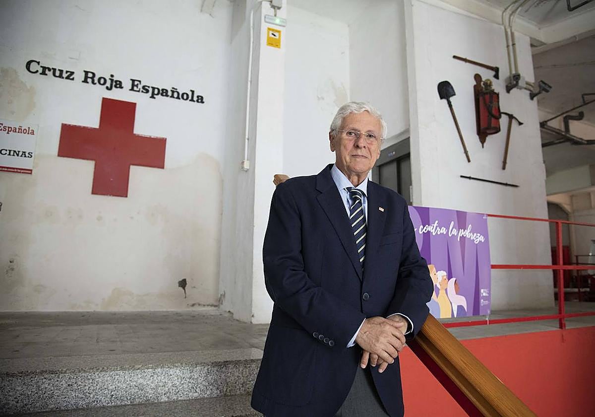 Andrés Ros en la sede de Cruz Roja en Cartagena.