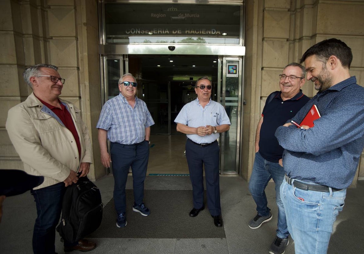 Gobierno regional y sindicatos siguen sin ponerse de acuerdo sobre las 35 horas semanales en la administración | la verdad