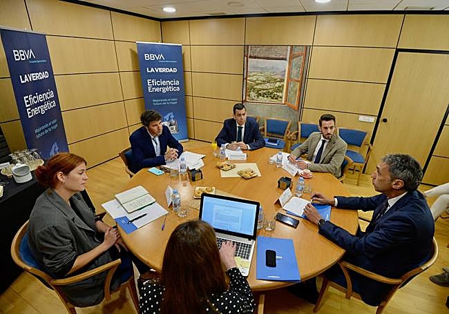 Desayuno informativo sobre eficiencia energética organizado por LA VERDAD y BBVA.