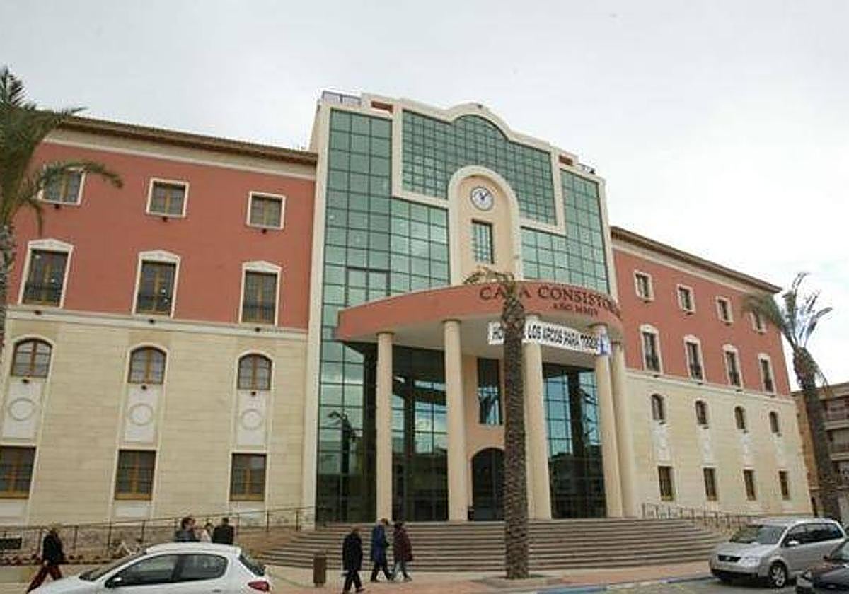 Fachada del Ayuntamiento de Los Alcázares.