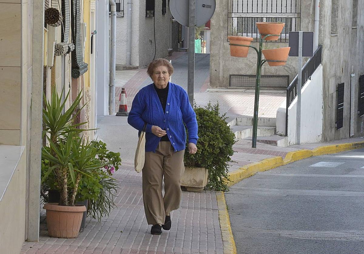 Una jubilada por la calle, en una imagen de archivo.