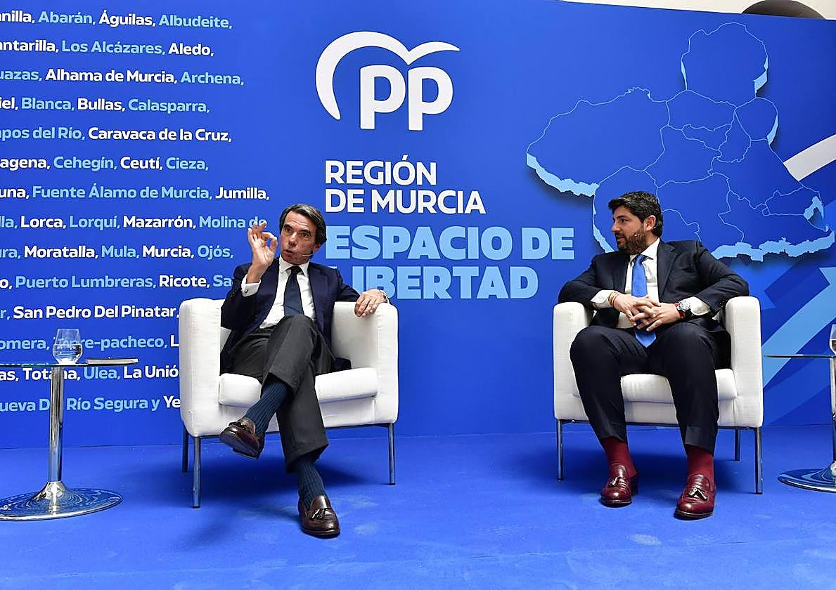 El acto de Aznar y López Miras en el Casino de Murcia, en imágenes