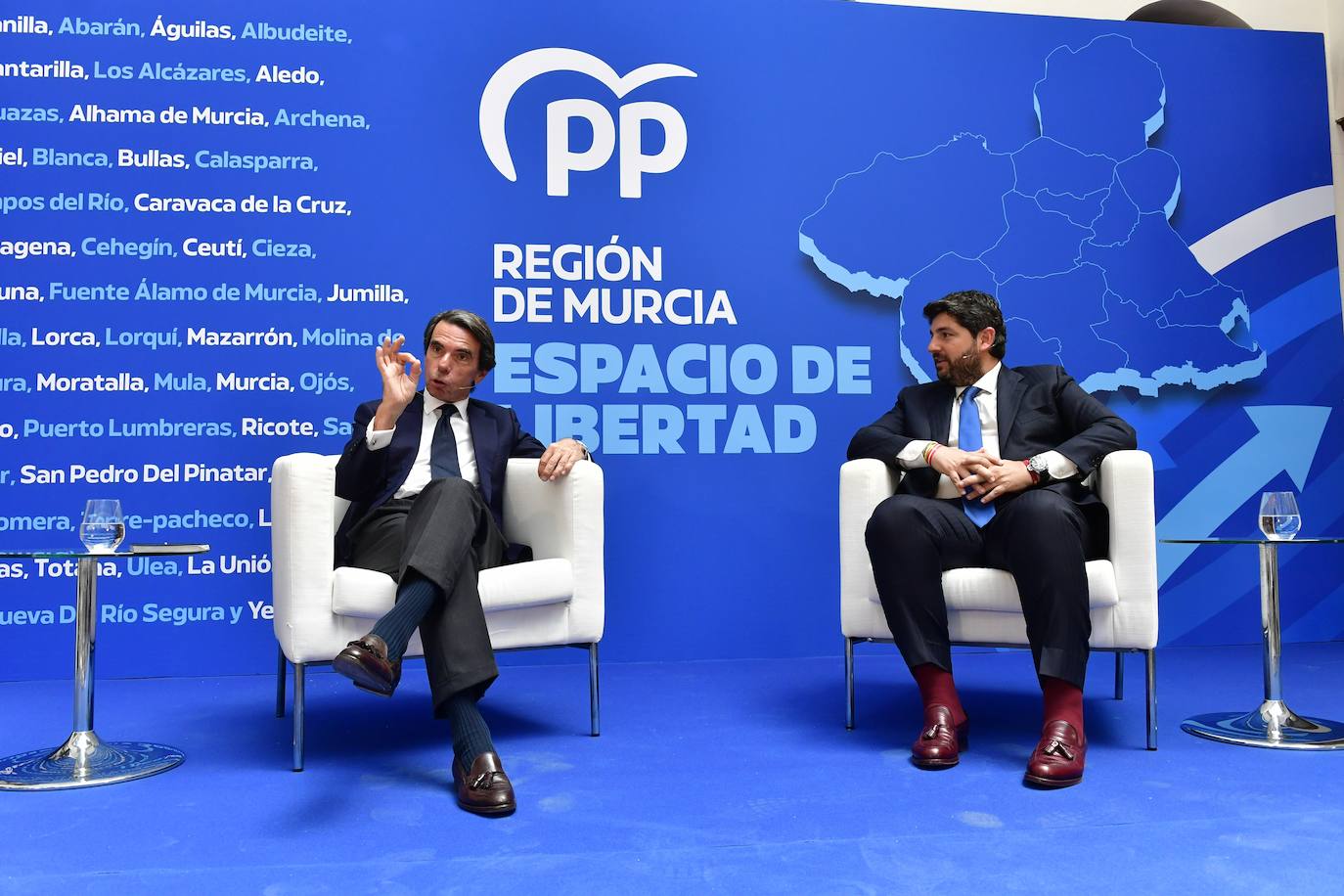 El acto de Aznar y López Miras en el Casino de Murcia, en imágenes