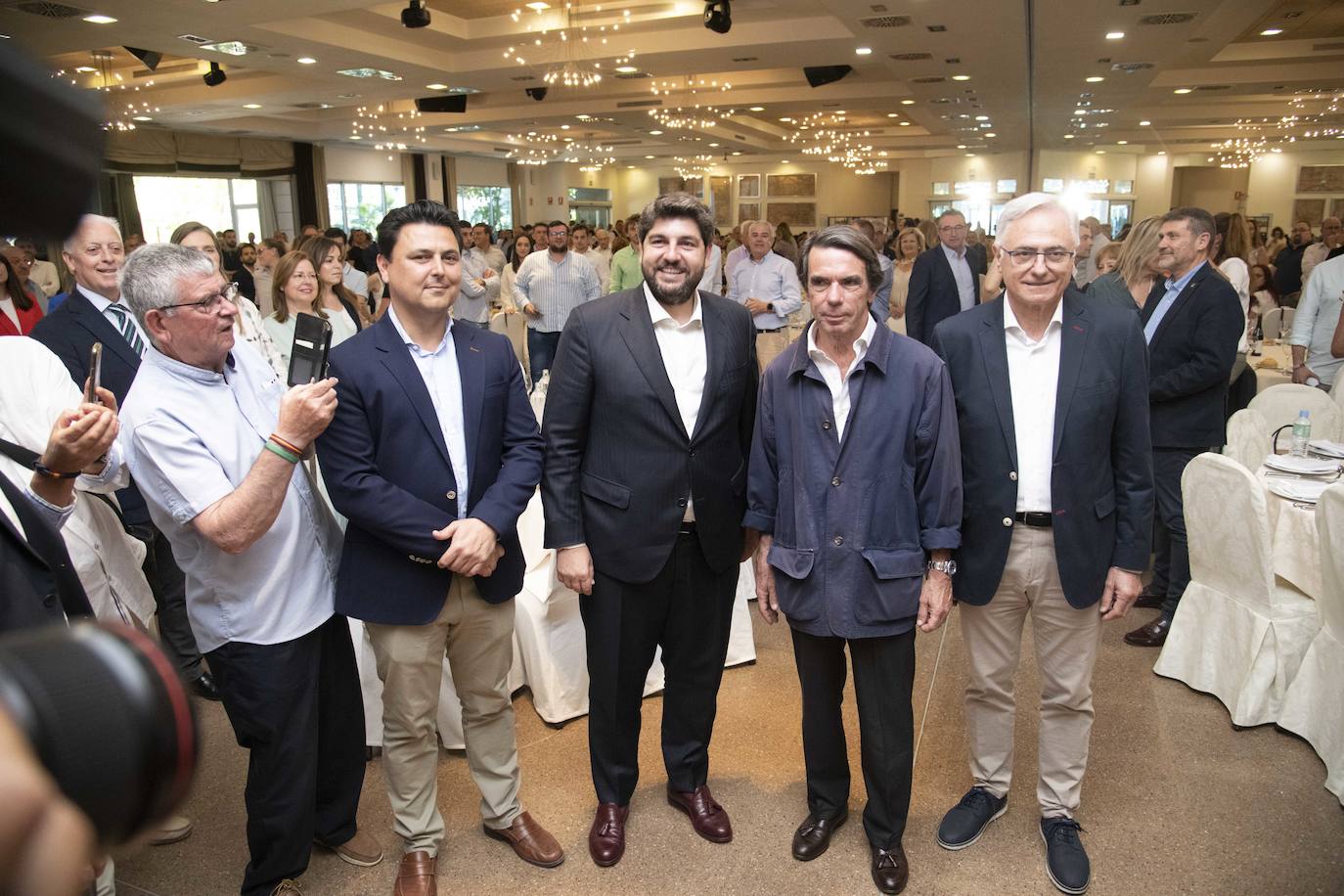 Encuentro de Aznar con agricultores y militantes en Torre Pacheco, en imágenes
