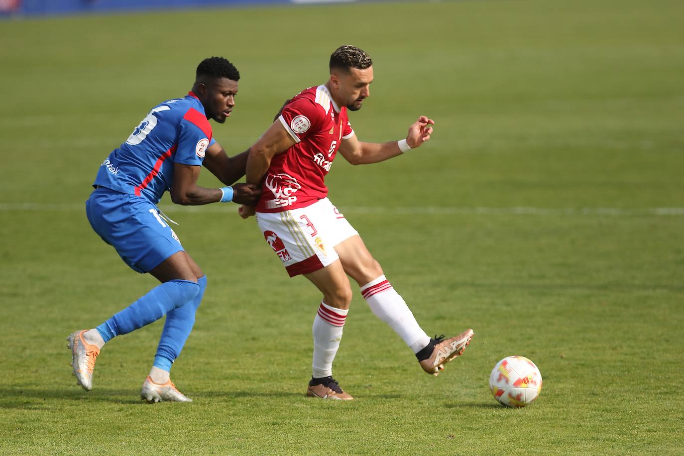 La derrota del Real Murcia frente al Amorebieta, en imágenes