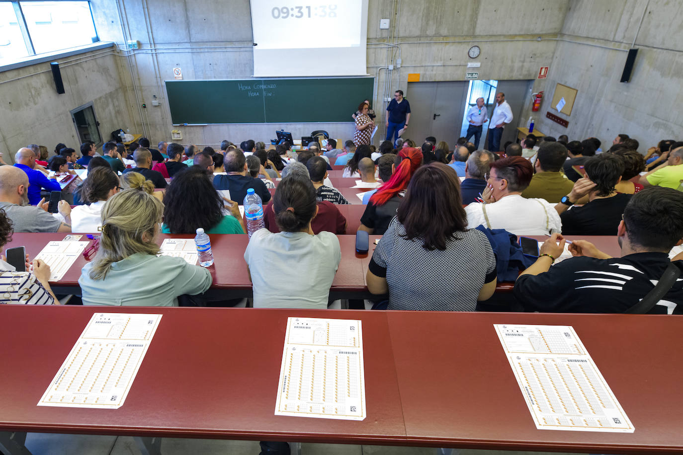 2.904 aspirantes compiten en las Oposiciones de Correos en Murcia