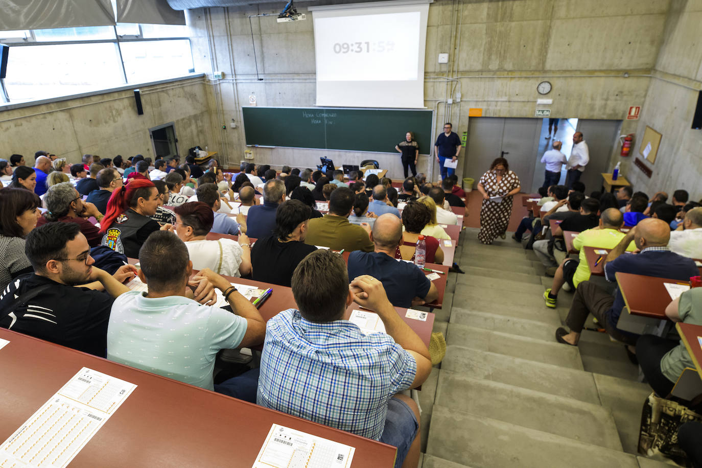 2.904 aspirantes compiten en las Oposiciones de Correos en Murcia