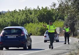 Control de la Guardia Civil, este lunes en la RM-423, en Fortuna.