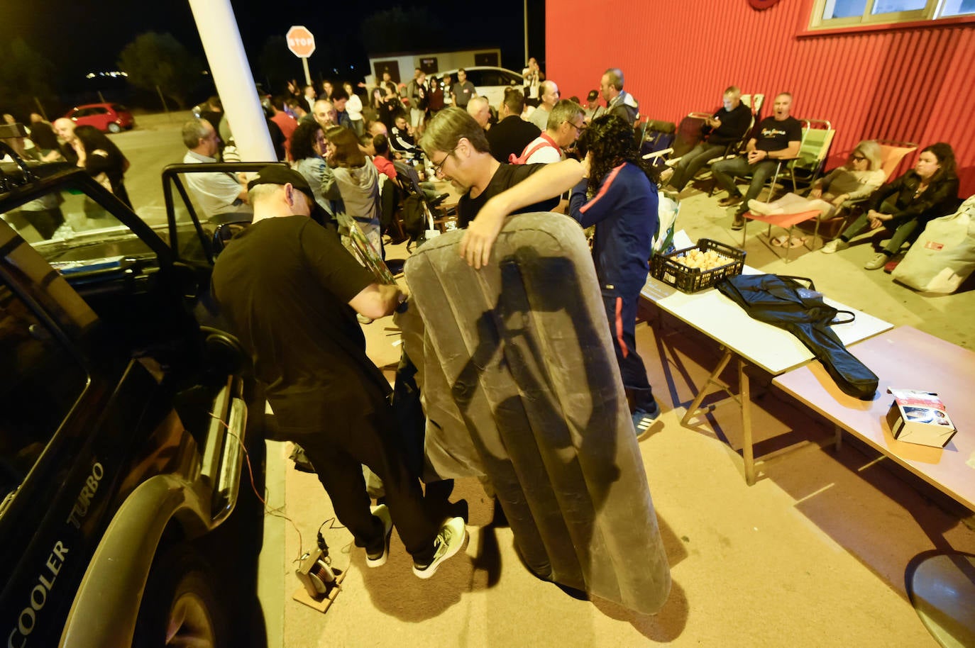 Las imágenes de la acampada de la plantilla de los &#039;coloraos&#039; en Murcia