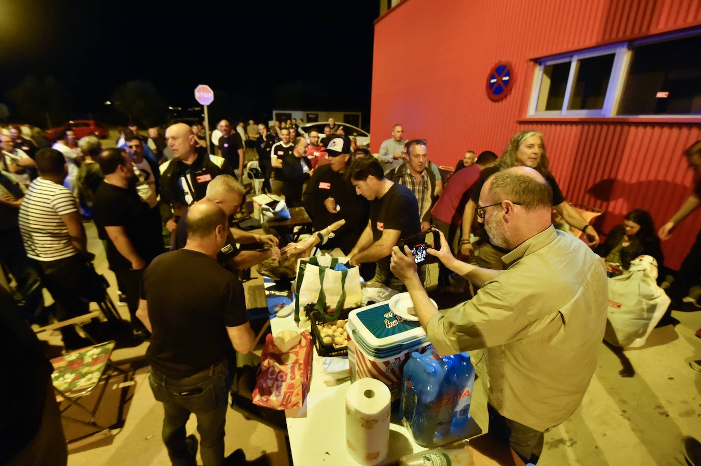 Las imágenes de la acampada de la plantilla de los &#039;coloraos&#039; en Murcia