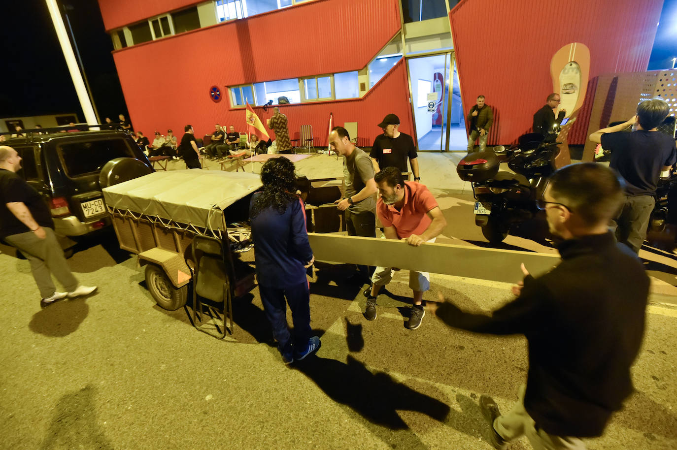 Las imágenes de la acampada de la plantilla de los &#039;coloraos&#039; en Murcia