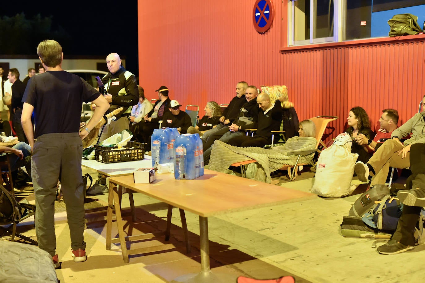 Las imágenes de la acampada de la plantilla de los &#039;coloraos&#039; en Murcia