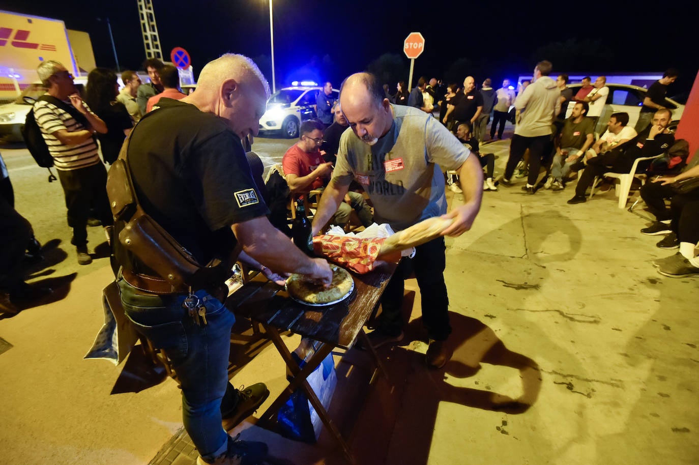 Las imágenes de la acampada de la plantilla de los &#039;coloraos&#039; en Murcia