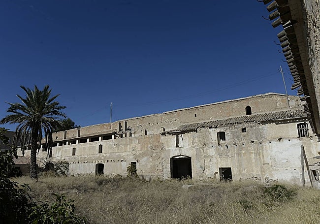 Nave principal del edificio de Las Posadas de Librilla, visto desde el patio interior.
