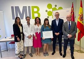 María Ángeles Núñez Sánchez recibe en Murcia la beca Stop Fuga de Cerebros por sus investigaciones sobre obesidad y metabolismo.
