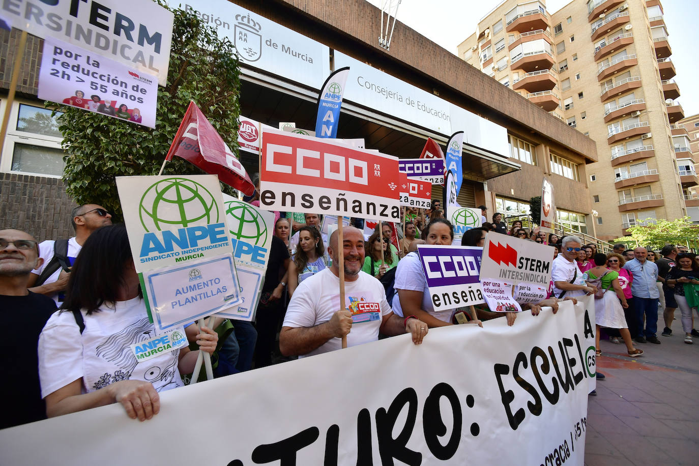 La manifestación por la escuela pública de Murcia, en imágenes